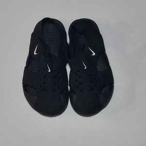Nike Sunray Sandal Protect Size 6C color Black